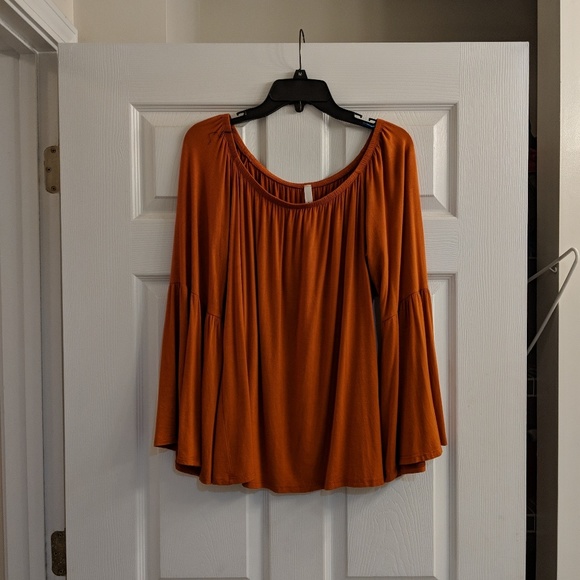 Organge blouse - Picture 3 of 3